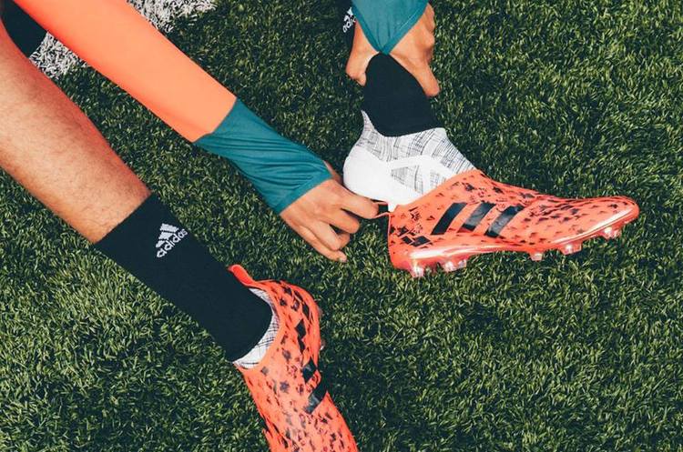 Adidas припиняє співпрацю з федерацією футболу Ірану через санкції Трампа Adidas припиняє співпрацю з федерацією футболу Ірану через санкції Трампа