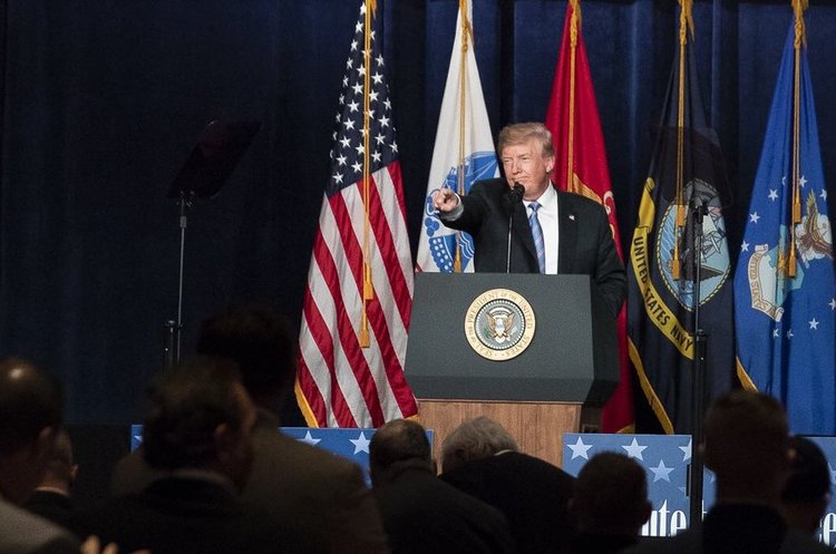 Дональд Трамп Трамп підписав указ про відновлення санкцій проти Ірану