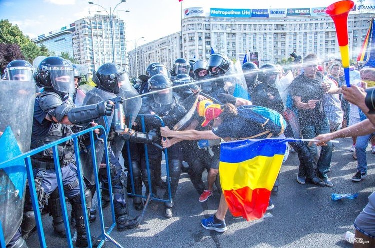 Фото Octav Dragan /Twiiter В Румунії проходять масштабні протести проти уряду, у сутичках постраждало 450 людей