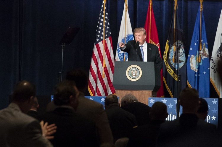 Дональд Трамп Трамп підписав оборонний бюджет США, який передбачає виділення $250 млн для України
