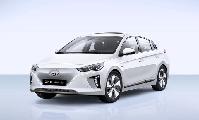 Hyundai IONIQ Нацбанк придбав 3 електрокари за 3 млн грн