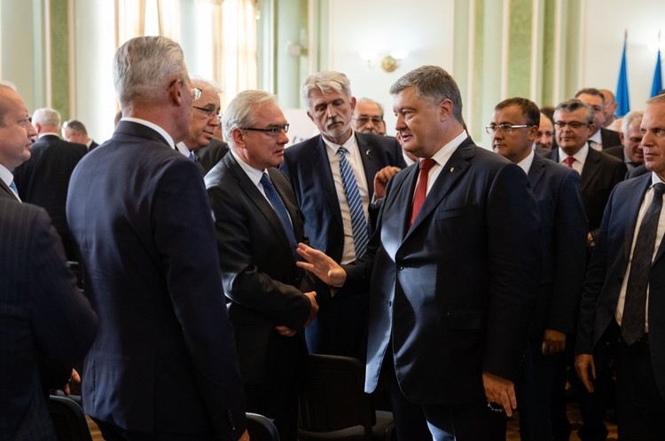 фото Офіційний сайт Президента України Порошенко: Росія має намір сфальсифікувати українські вибори