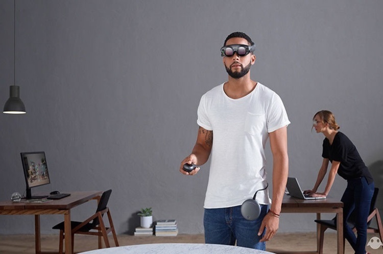 Apple придбала стартап з виготовлення лінз для окулярів доповненої реальності