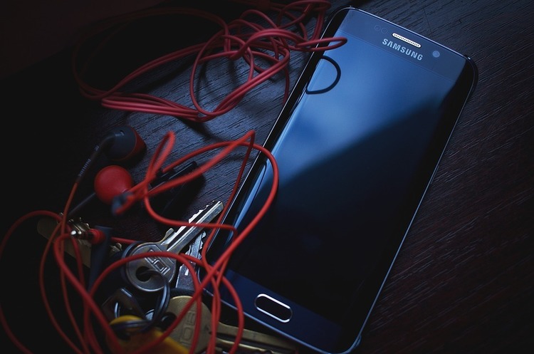 Samsung залишається лідером на світовому ринку смартфонів Samsung залишається лідером на світовому ринку смартфонів