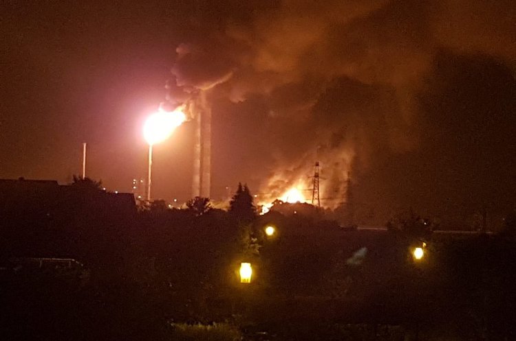 У Баварії внаслідок вибуху сталася пожежа на нафтопереробному заводі У Баварії внаслідок вибуху сталася пожежа на нафтопереробному заводі
