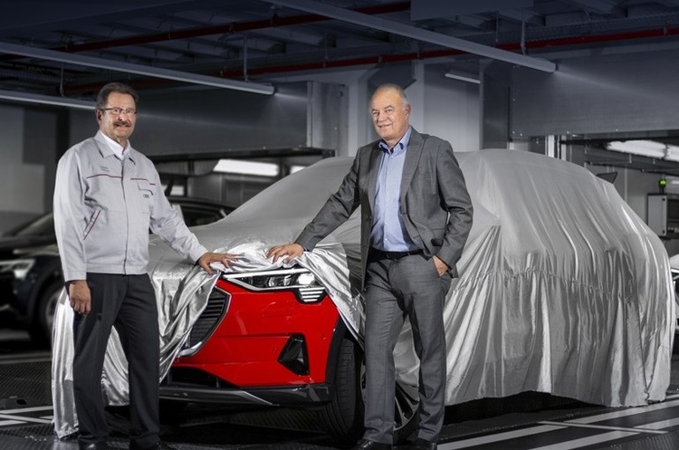 Audi e-tron Audi почав конвеєрний випуск першого електрокросовера