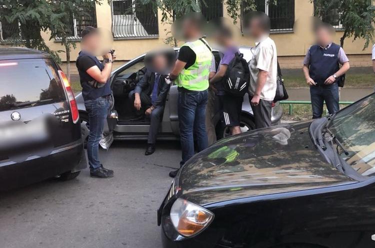 Нацполіція впіймала керівника Держгеонадр на хабарі Нацполіція впіймала керівника Держгеонадр на хабарі