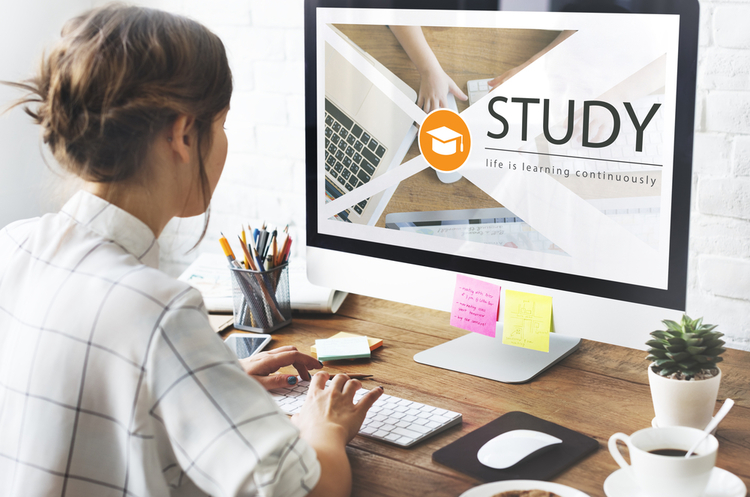 фото Shutterstock Британські виші вимагають дозволити іноземним студентам залишитися в країні після навчання