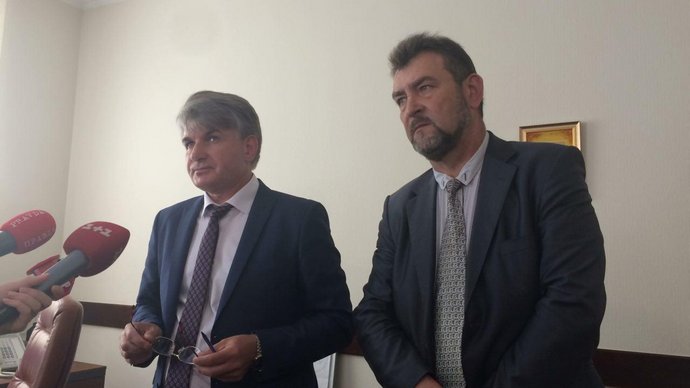 Олег Кирилюк (в.о. голови Держгеонадр) та Микола Фощій (перший заступник голови Держгеонадр) Заступнику глави Держгеонадр повідомлено про підозру