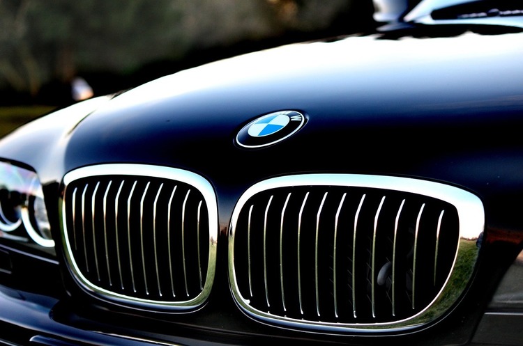 фото bmw.com «Окей, BMW»: німецький концерн запускає в своїх автомобілях голосового помічника