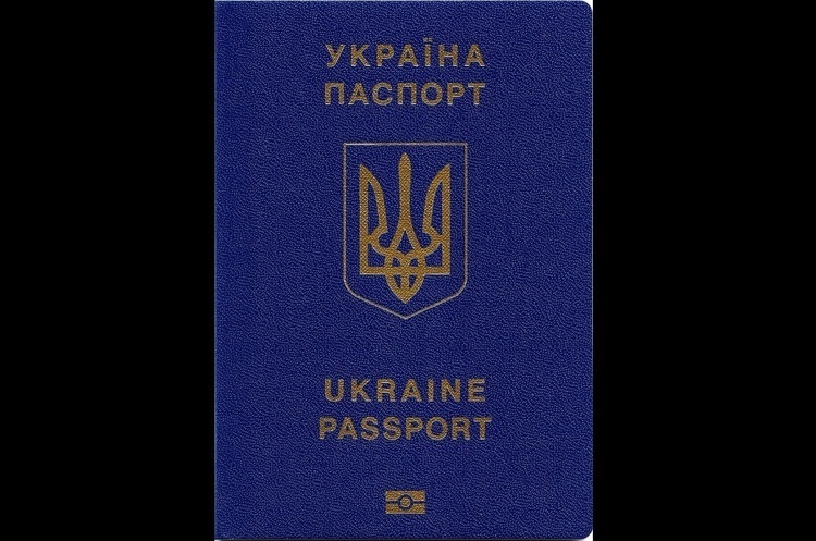 Біометричні закордонні паспорти оформили вже 10 млн українців – Порошенко Біометричні закордонні паспорти оформили вже 10 млн українців – Порошенко
