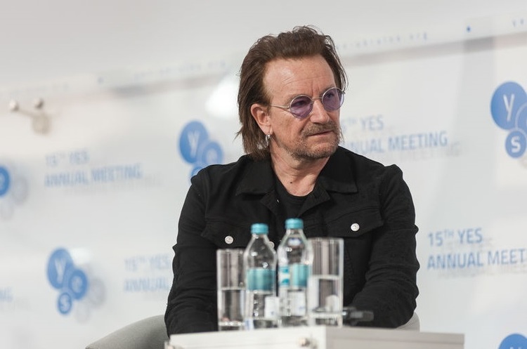 фото прес-служба YES/Новое время В Україну вперше завітав лідер групи U2 Боно