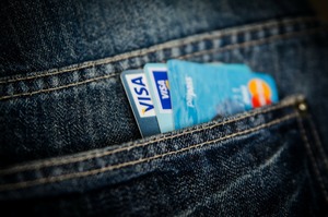 У гонитві за cashless: як банки «підсаджують» клієнтів на безготівкові розрахунки