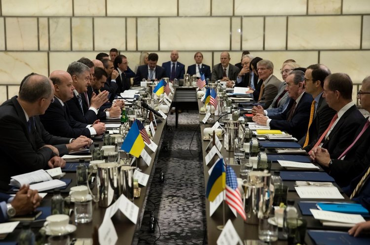 Twitter @poroshenko Американські компанії готові вкладати більше грошей в Україну – Порошенко