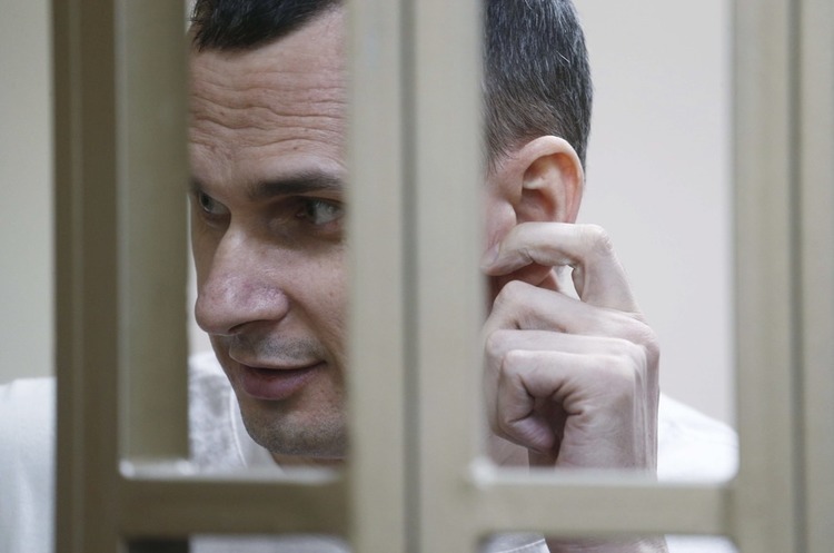 Політв'язень Кремля - український режисер Олег Сенцов Олега Сенцова вивезли з колонії в міську лікарню для планового обстеження