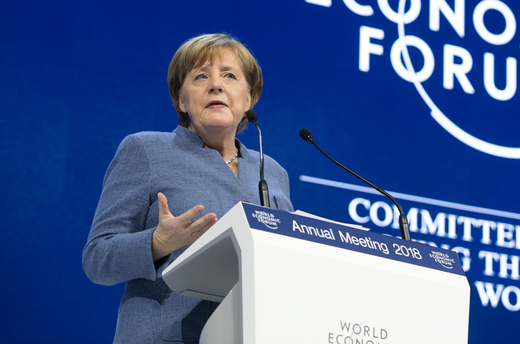 Меркель виступила за створення Ради безпеки ЄС