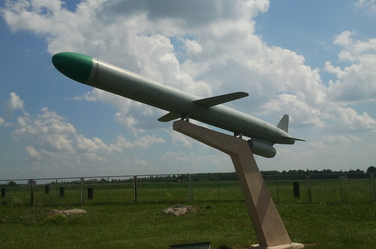 Ракета Х-55 в музее Харьковского авиационного завода Крылатые качели: зачем «Мотор Сич» покупала в России краденные ракетные двигатели