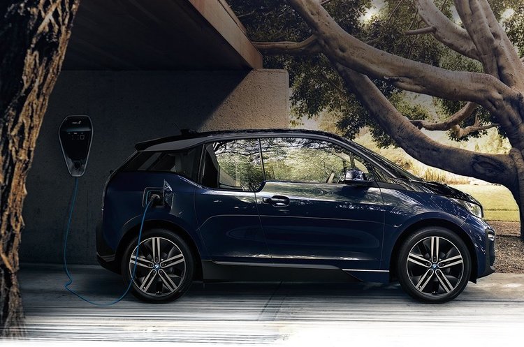 BMW i3 перетворився із гібрида на чистий електрокар в Європі BMW i3 перетворився із гібрида на чистий електрокар в Європі
