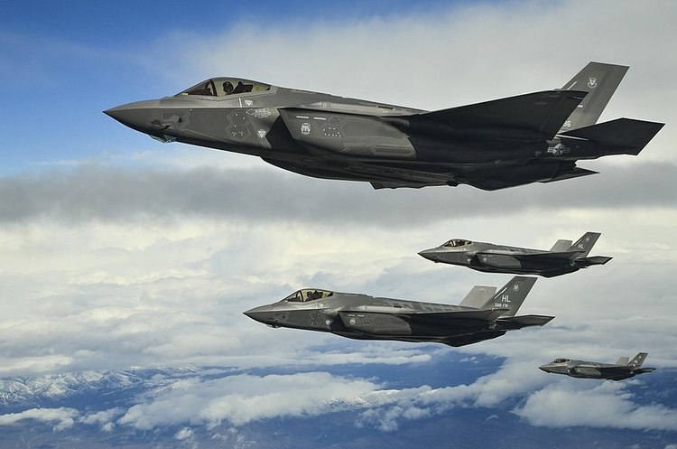 США заборонили польоти усіх новітніх винищувачів F-35 США заборонили польоти усіх новітніх винищувачів F-35