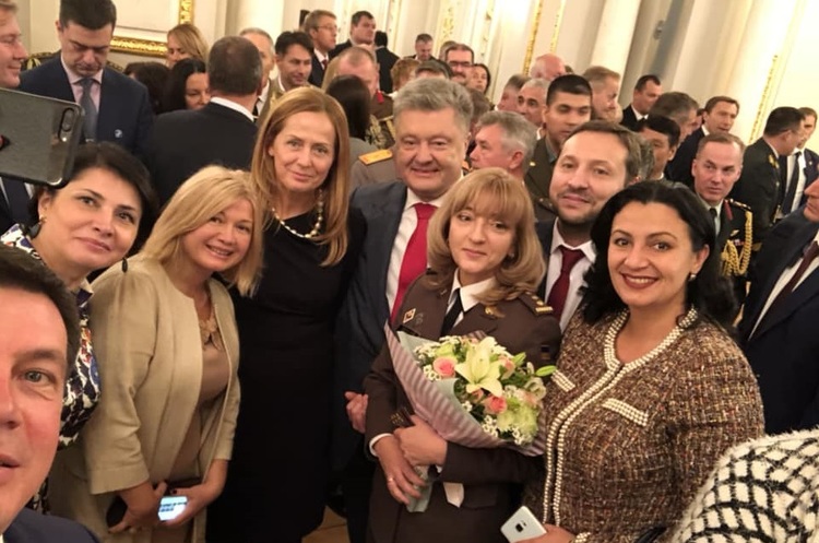 фото Facebook Геннадій Зубко Порошенко вперше присвоїв звання генерала жінці