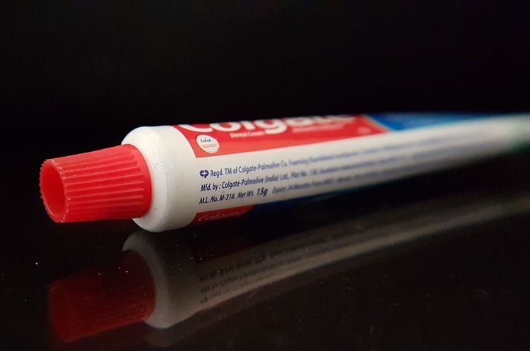 Завод Colgate у Венесуелі припинив роботу через нестачу картону Завод Colgate у Венесуелі припинив роботу через нестачу картону