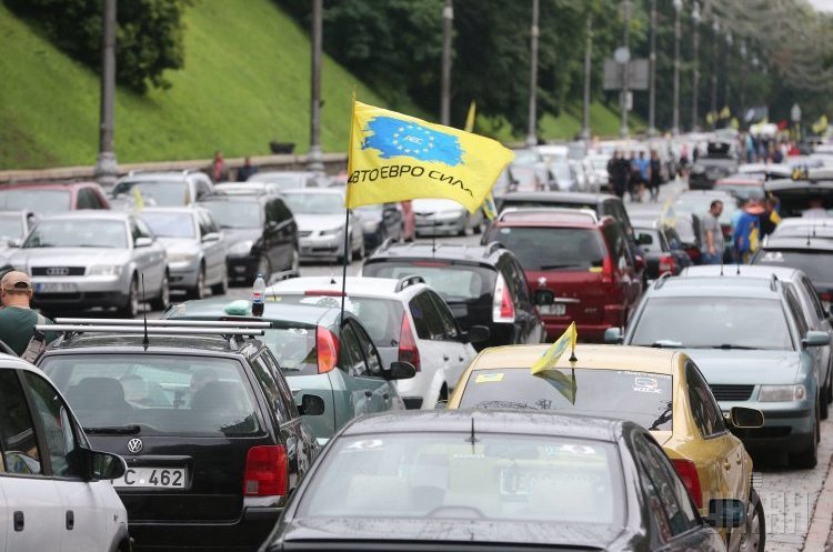 «Бляхи» залишаються? Чому депутати не поспішають приймати закон про зниження автоакцизів «Бляхи» залишаються? Чому депутати не поспішають приймати закон про зниження автоакцизів