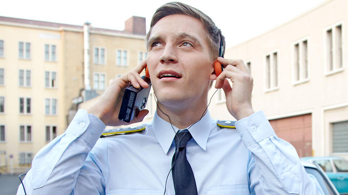 Фрагмент стрічки "Німеччина-83" Як пережити холоди: свіжа порція кримінальних драм від Netflix, Amazon і FX