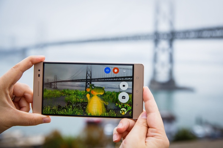 фото Google Tango Ринок пристроїв доповненої реальності та VR до 2023 року досягне $40 млрд