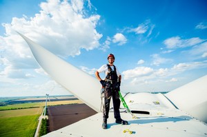 «Зелений» прорив: де в Україні чекати нових вітряків та сонячних парків