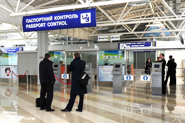 https://dpsu.gov.ua Московського архієпископа затримали в Жулянах і заборонили в'їзд в Україну на 3 роки