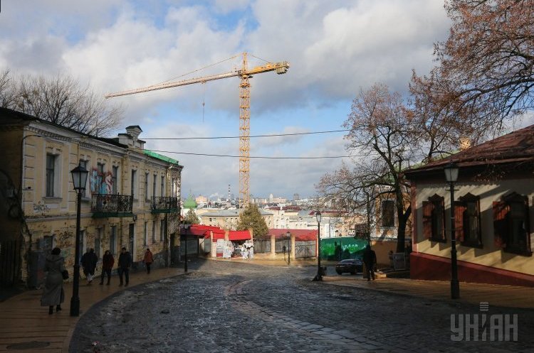 Суд дозволив будівництво 8-поверхового готелю на Андріївському узвозі Суд дозволив будівництво 8-поверхового готелю на Андріївському узвозі