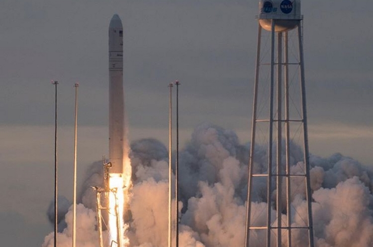 фото DR NASA успішно запустило ракету «Антарес», створену за участю українців