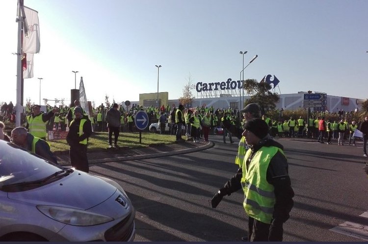 Протести у Франції тривають: двоє загиблих, 522 отримали поранення Протести у Франції тривають: двоє загиблих, 522 отримали поранення