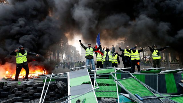 Франція може ввести надзвичайний стан через громадянські протести