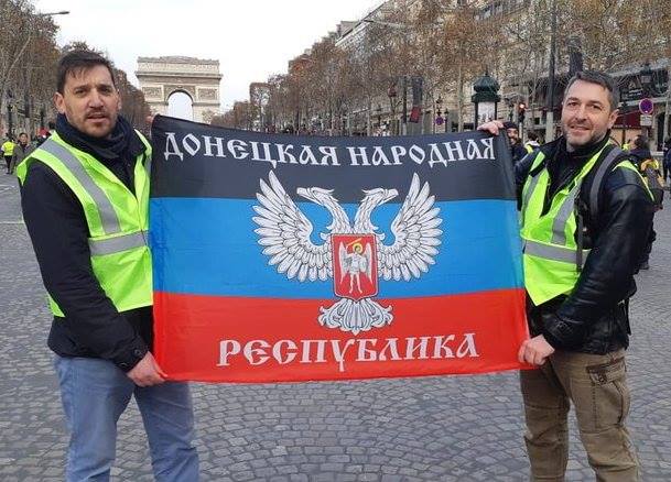 Twitter Стало відомо, хто розгорнув прапор «ДНР» на вулицях Парижа під час протестів