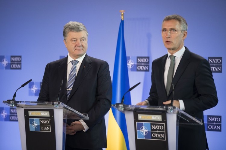 фото Офіційний сайт Президента України НАТО почне поставки Україні захищених засобів зв'язку вже в грудні – Столтенберг