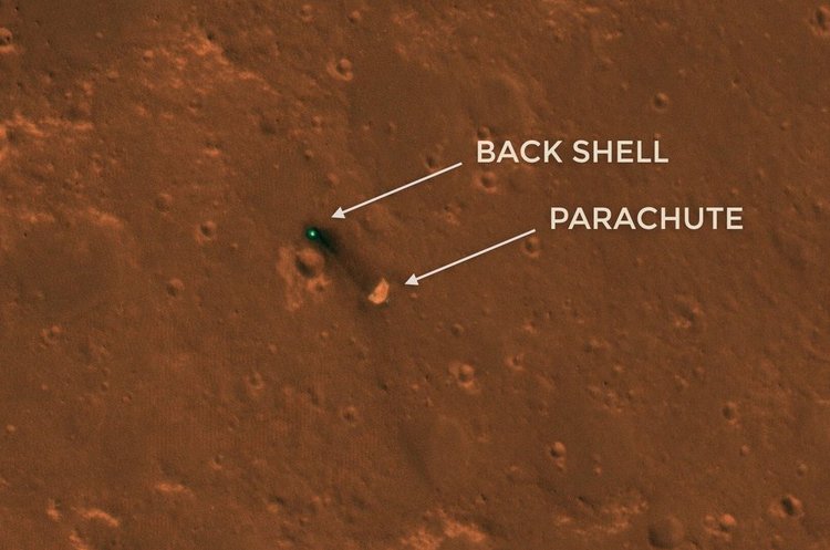 Вісті з Марса: супутник сфотографував згори дослідницький зонд InSight