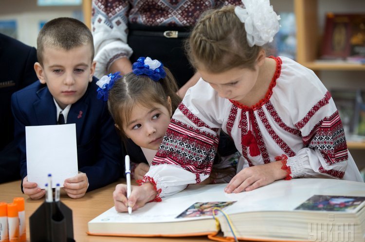 Фото: УНІАН Булінг у школі каратимуть штрафом або громадськими роботами