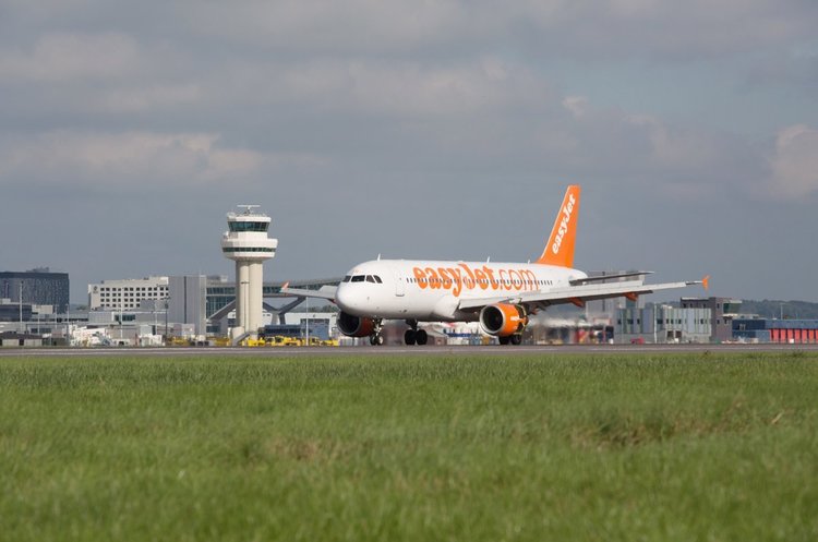 Twitter Gatwick Airport LGW Аеропорт Гетвік, який зазнав атаки дронів, відновив роботу