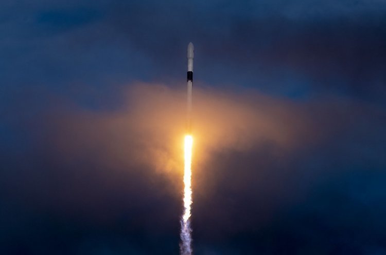 Американська ракета Falcon 9 з новітнім супутником GPS стартувала на орбіту Американська ракета Falcon 9 з новітнім супутником GPS стартувала на орбіту