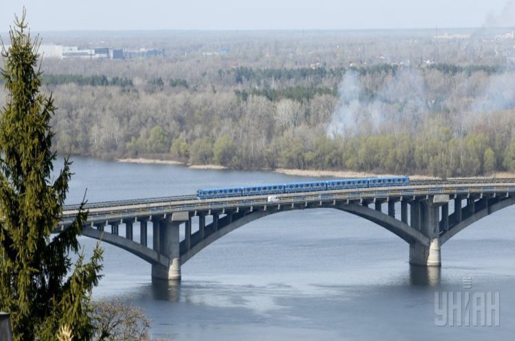 Фото: УНІАН КМДА: один з мостів через Дніпро у Києві закриють на капремонт на 2 роки