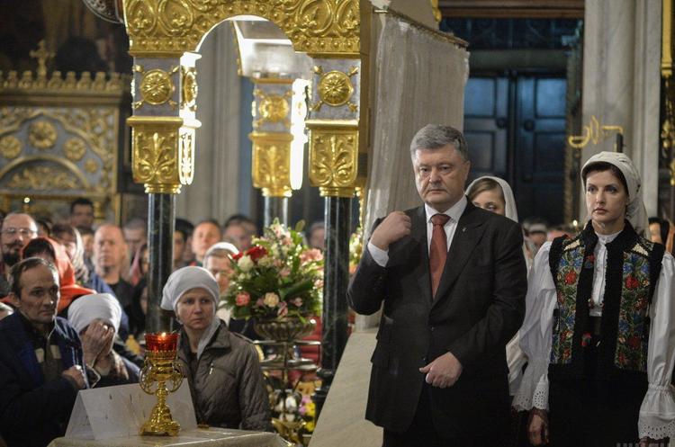 Фото: УНІАН Томос привезли до України і він зараз у Рівному – Порошенко