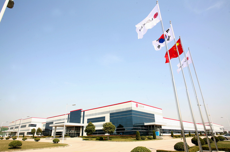 LG Chem інвестує понад $1 млрд в розширення своїх заводів з виробництва акумуляторів