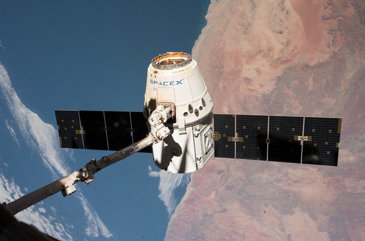 Космічний корабель Dragon успішно повернувся на Землю після доставки вантажу на МКС Космічний корабель Dragon успішно повернувся на Землю після доставки вантажу на МКС