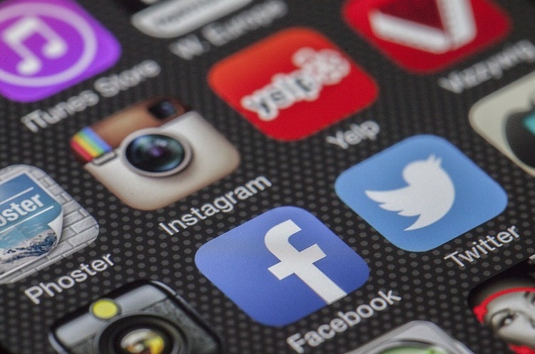 Facebook видалила сотні російських акаунтів за пропаганду проти України Facebook видалила сотні російських акаунтів за пропаганду проти України