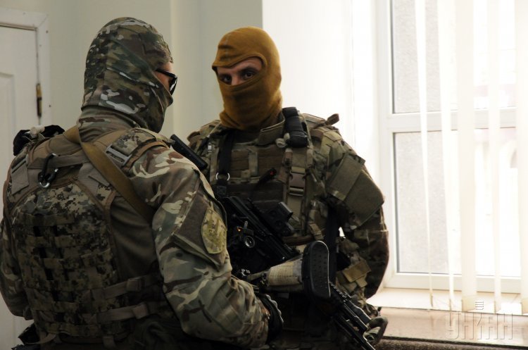 Фото: УНІАН ГПУ проводить обшук у будинку і офісі адвоката Вишинського Андрія Доманського