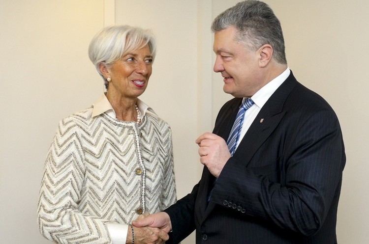 Крістін Лагард, Петро Порошенко Лагард вимагає від Порошенка поквапитись із процесом реформування країни