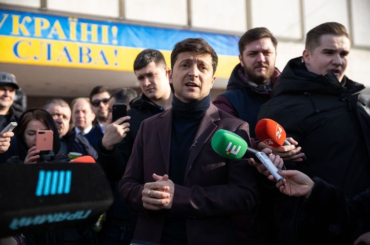 шоу-мен Володимир Зеленський З днем народження: як Зеленський документи в ЦВК подавав