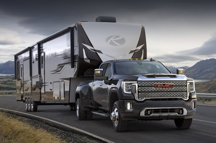 фото GMC General Motors обладнав свою Sierra HD технологією «прозорого» причепа