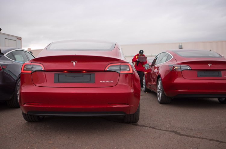 У Швеції можуть заборонити продаж автівок Tesla У Швеції можуть заборонити продаж автівок Tesla